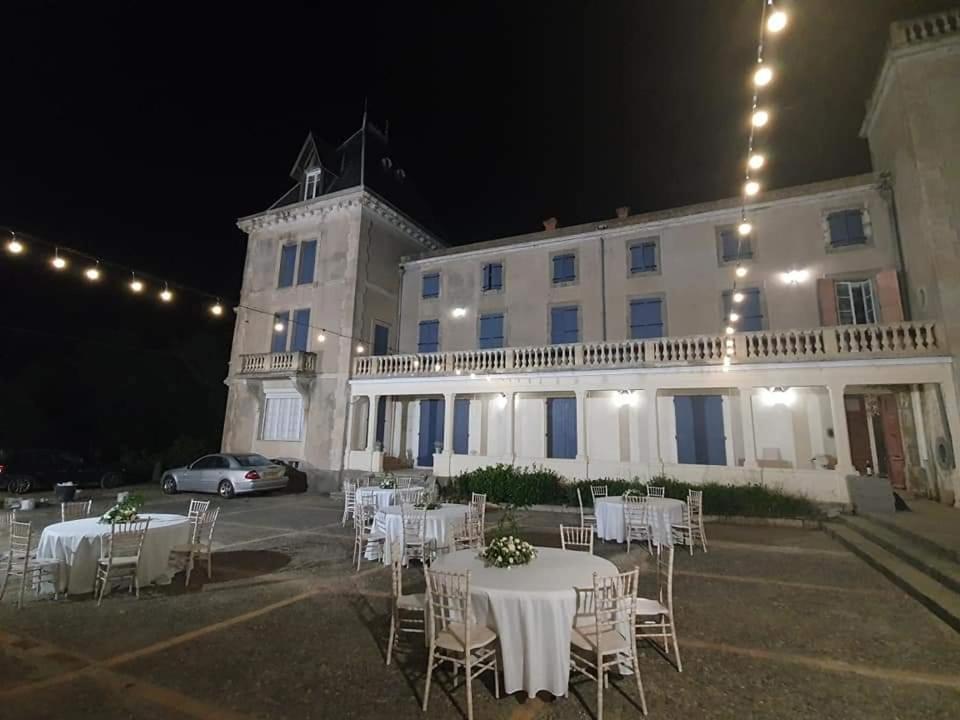 Mazet Du Chateau Joyeux De Violet Pépieux Exterior foto